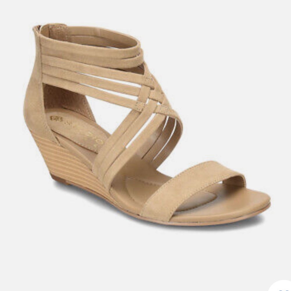 Tan/khaki women’s wedge sandal - Studio Isola size 6.5